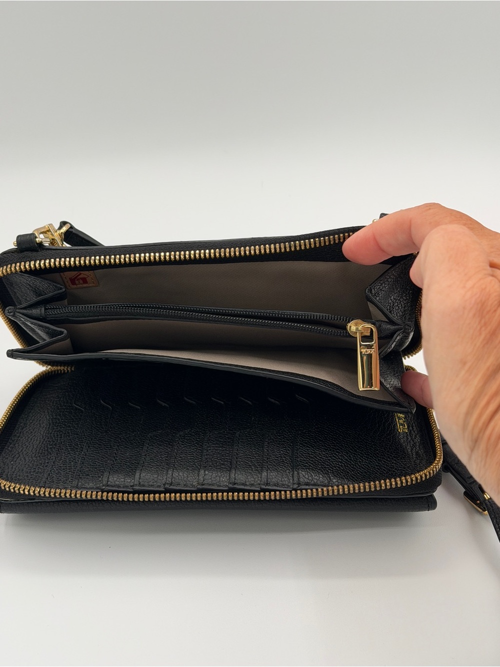 Tumi Larkin Stockton Phone Wallet Leather Bag - Picture 2 of 10